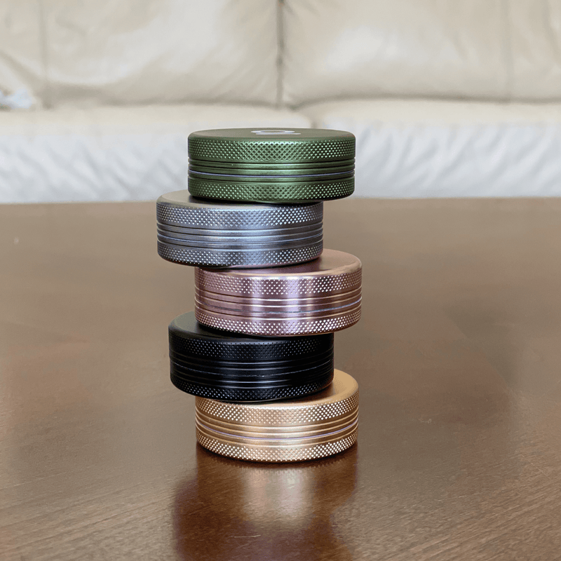 2 piece metal grinders with metallic lids by ONGROK